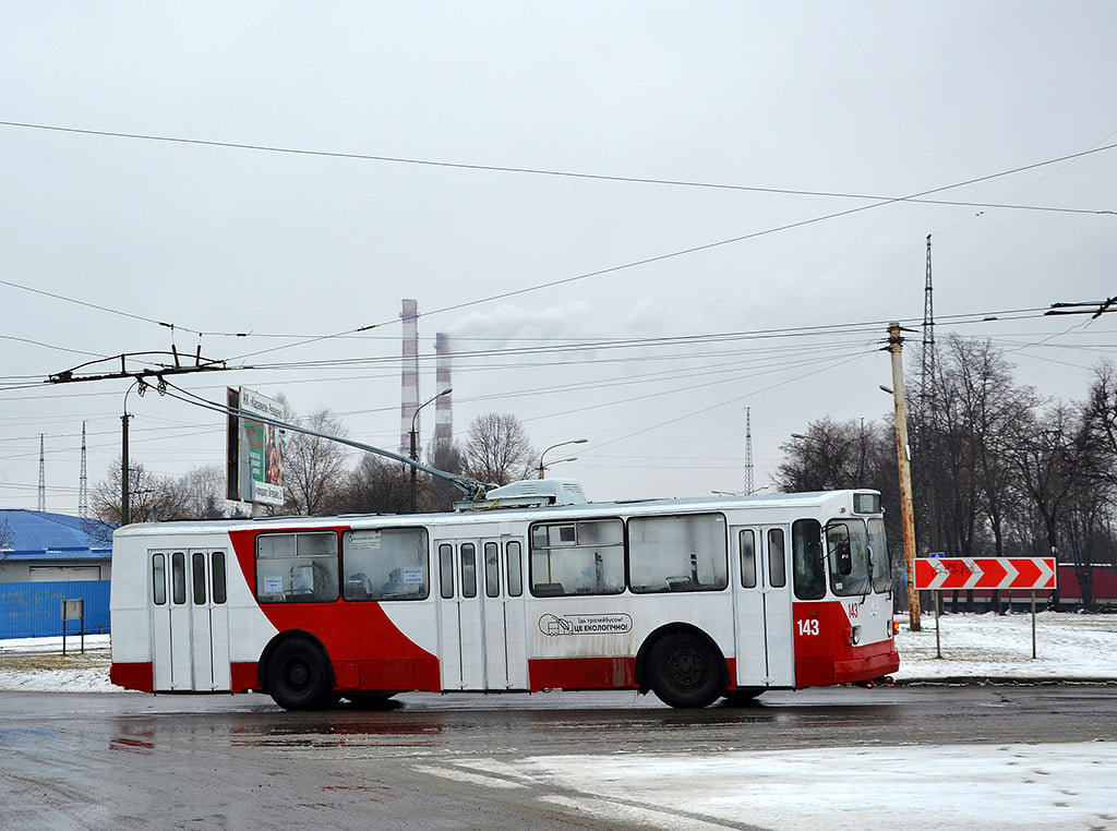 Скандал у луцькому тролейбусі: водій не зупинився аби вшанувати загиблих