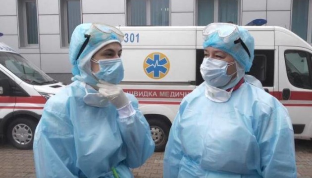 Скільки заробляють українські медики, які лікують важкохворих «ковідних ...