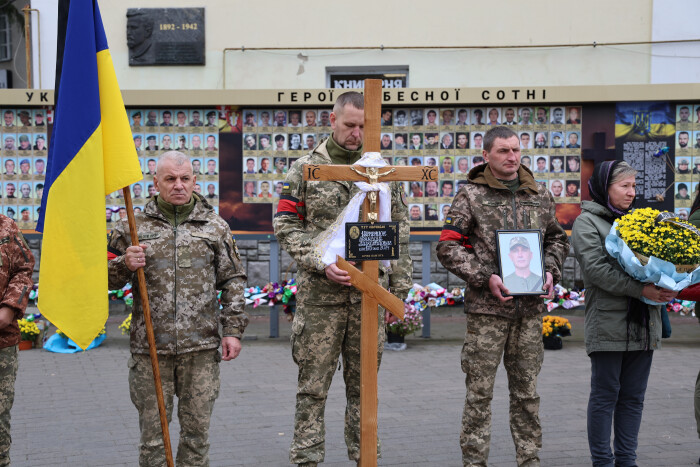 Загинув під час виконання бойового завдання: у Луцьку відспівали захисника України Геннадія Шепетюка