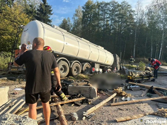 Суд не відпустив зі слідчого ізолятора водія вантажівки, який розтрощив на Рівненщині блокпост