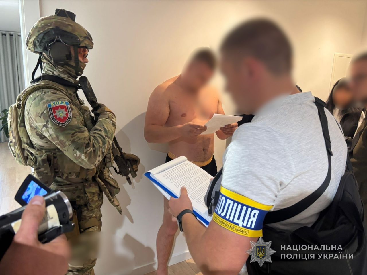Вимагали гроші та неіснуючий борг: волинські поліцейські ліквідували злочинну діяльність «кримінальних авторитетів»