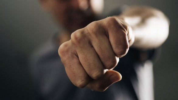 Інцидент на Волині: чоловік зламав автомайстру ребра через неякісний ремонт авто