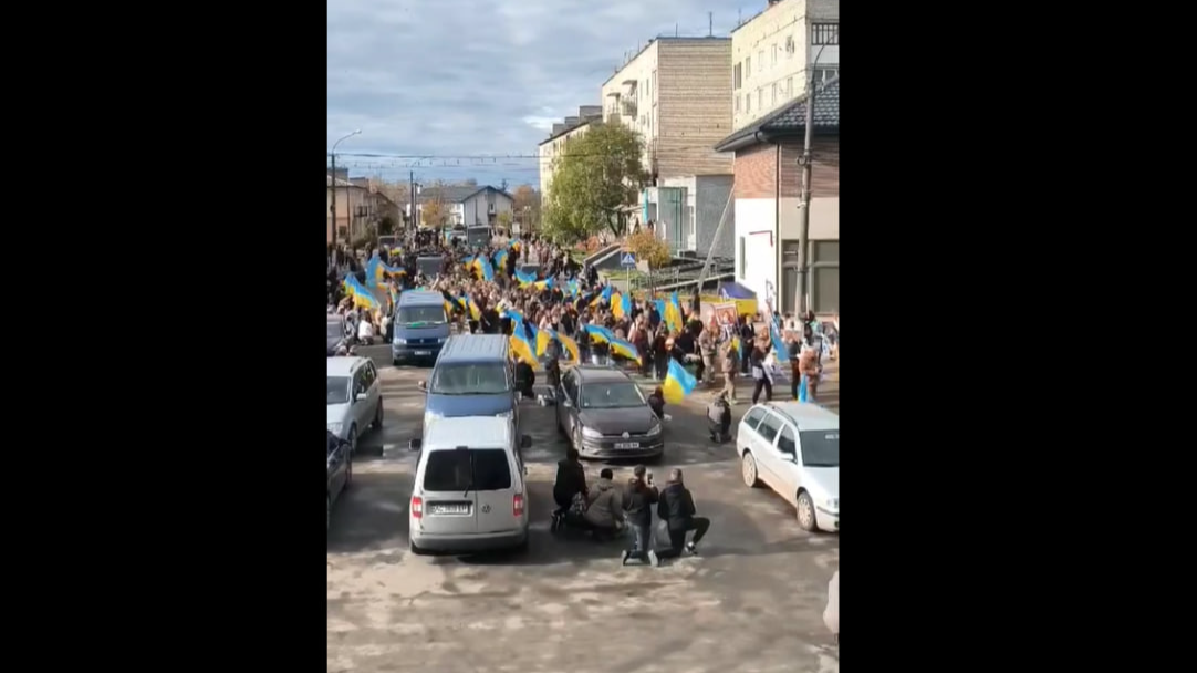 Низький уклін: на Волині в останню дорогу провели Героя Андрія Шуміка