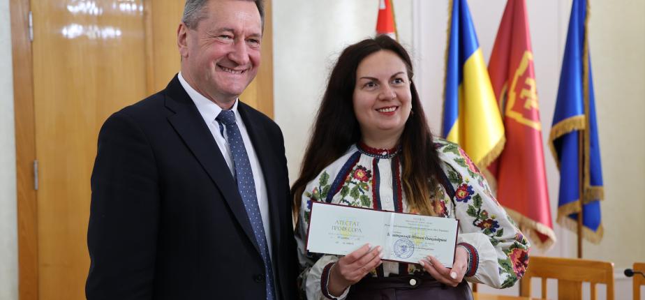 У ВНУ побільшало професорів і докторів філософії