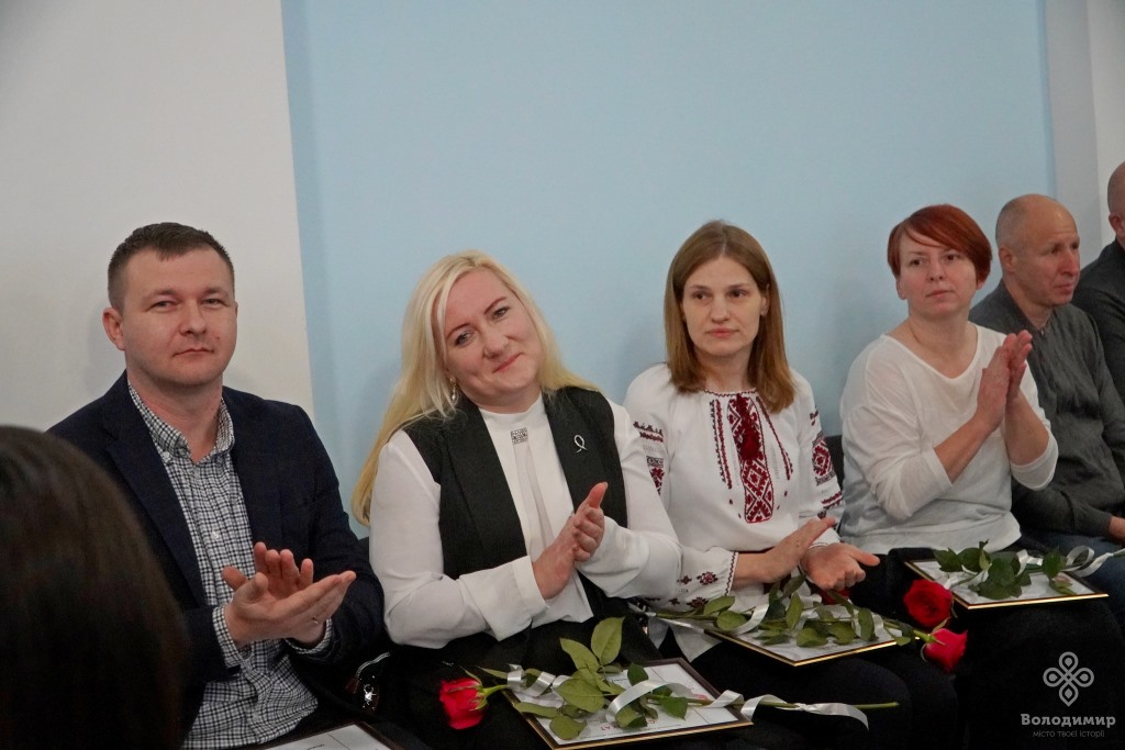 Успішні педагоги волинської громади отримали сертифікати на виплату премій