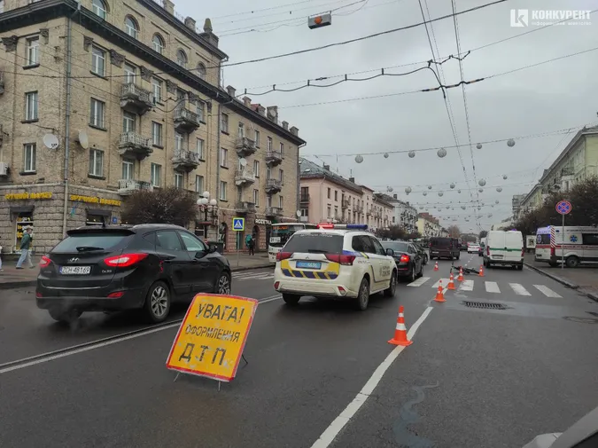 У центрі Луцька збили велосипедиста (Відео)