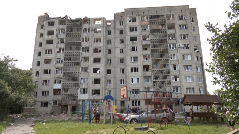 У Луцьку виплатять допомогу мешканцям, чиє житло постраждало від вородих атак