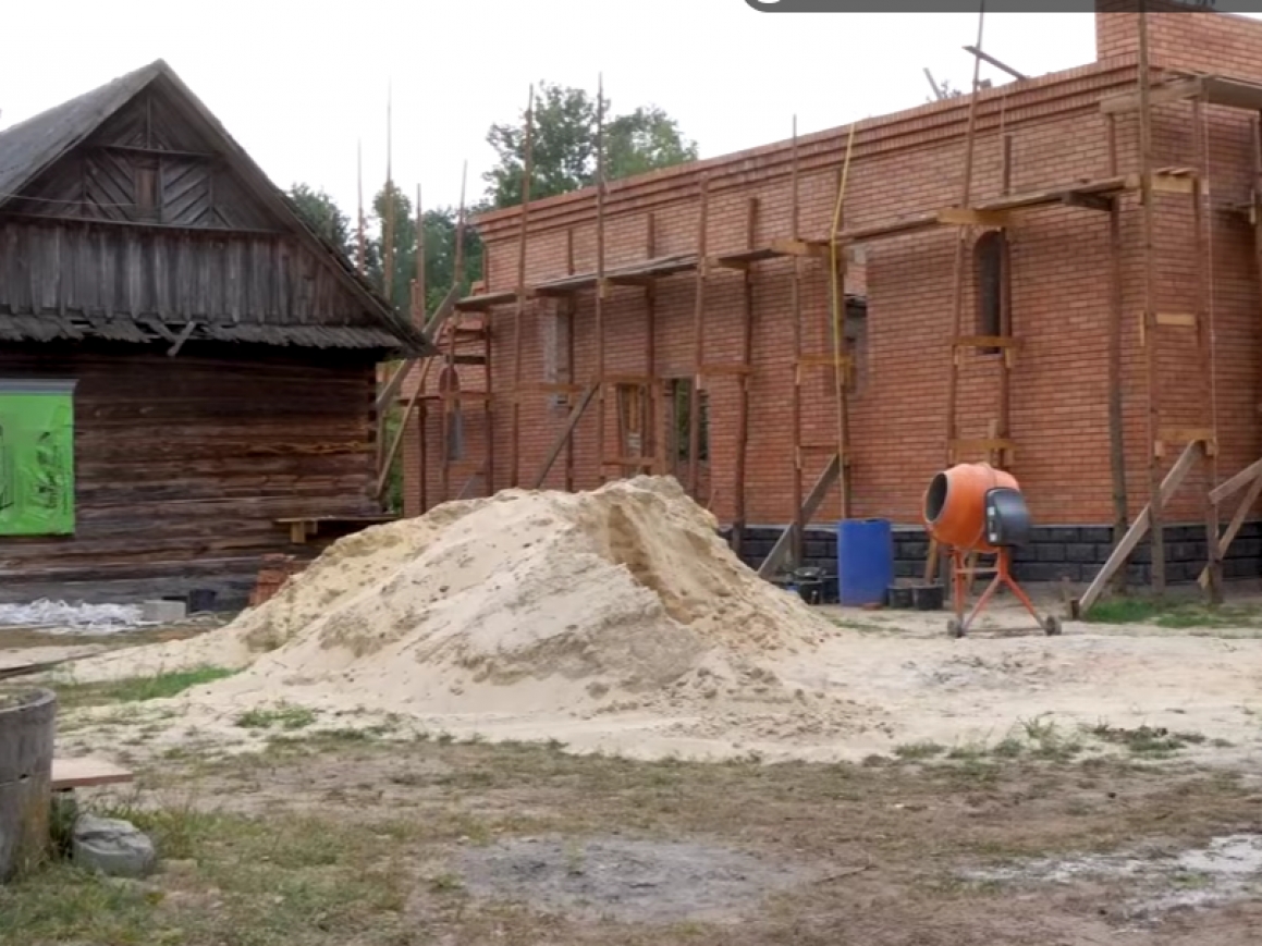 Скандал на Волині: прихильники московського патріархату зводять новий храм, а кажуть, що будують гараж