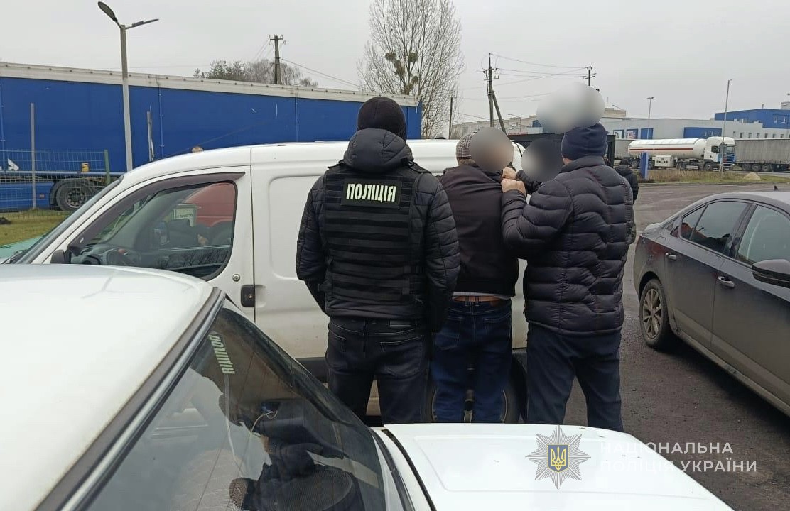 На Волині правоохоронці знову зірвали схему «бізнесу» на людях, які тікали від обов’язку
