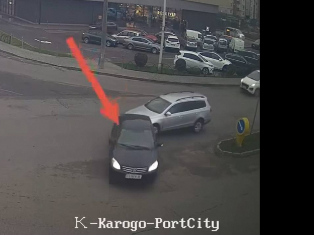 Деталі ДТП біля ТРЦ «ПортCity» в Луцьку (Відео)