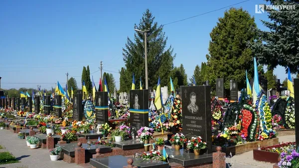 У селі на Волині чоловіки підпалили квіти на Алеї слави