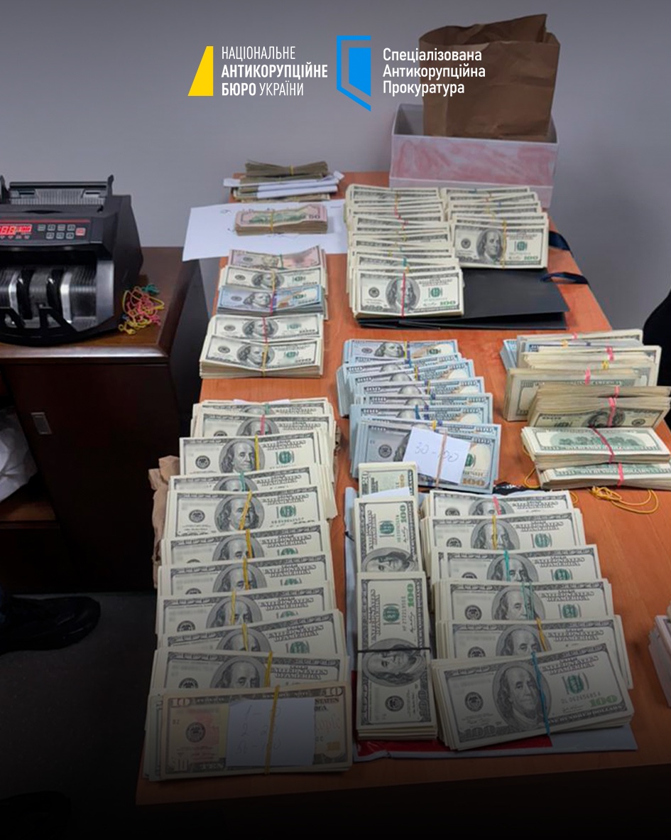 Обшуки у посадовців Волинської митниці та на посту “Луцьк”: що відомо