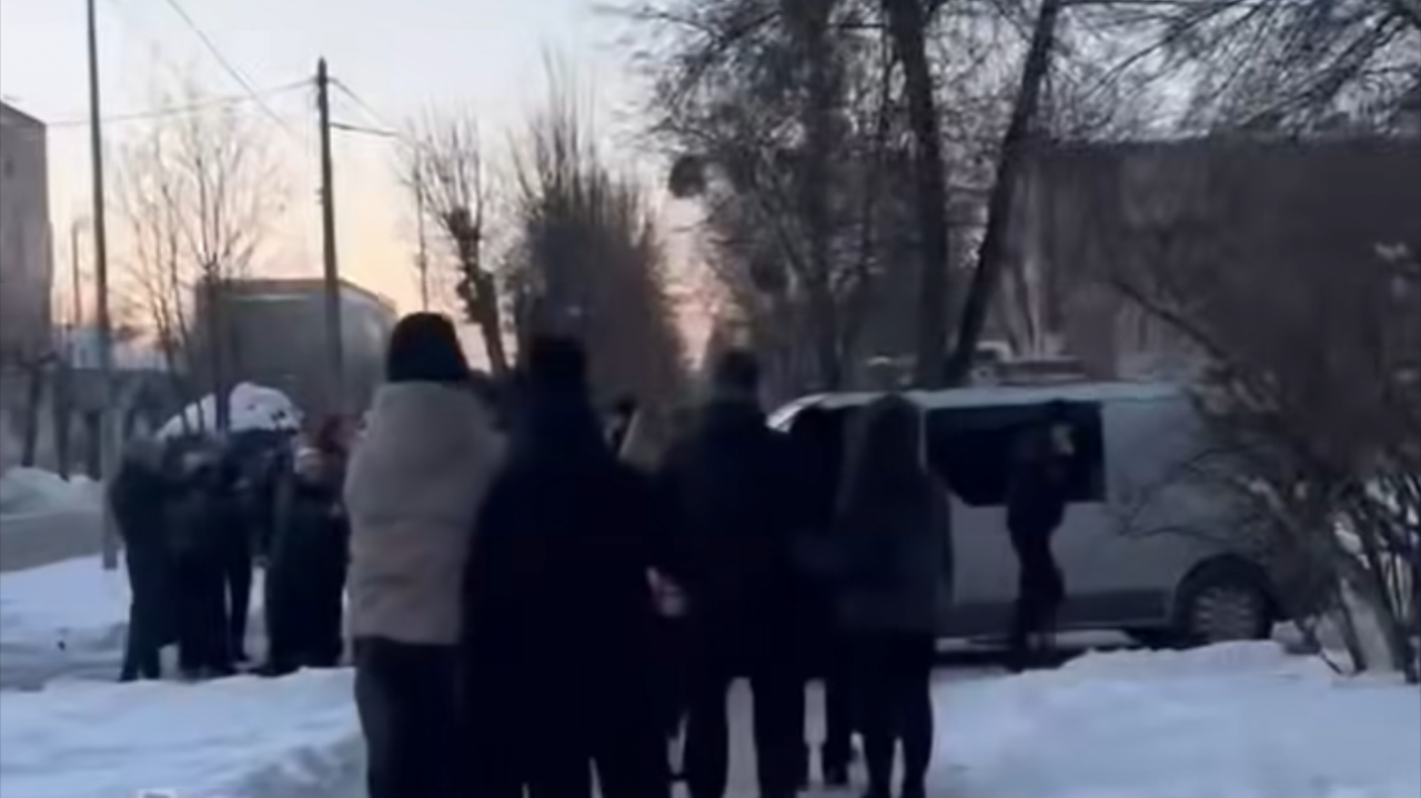 На Волині група п’яних людей заблокували службовий бус ТЦК
