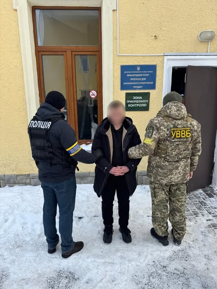 24-річний волинянин пропонував прикордонникам 2000 доларів США за виїзд за кордон — ДПСУ