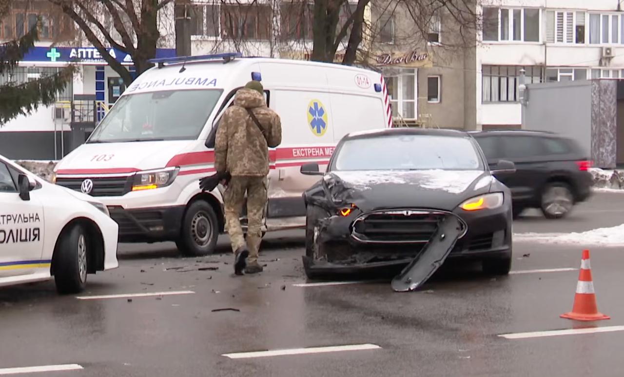 Подробиці та відео з моменту ДТП у Луцьку за участю швидкої